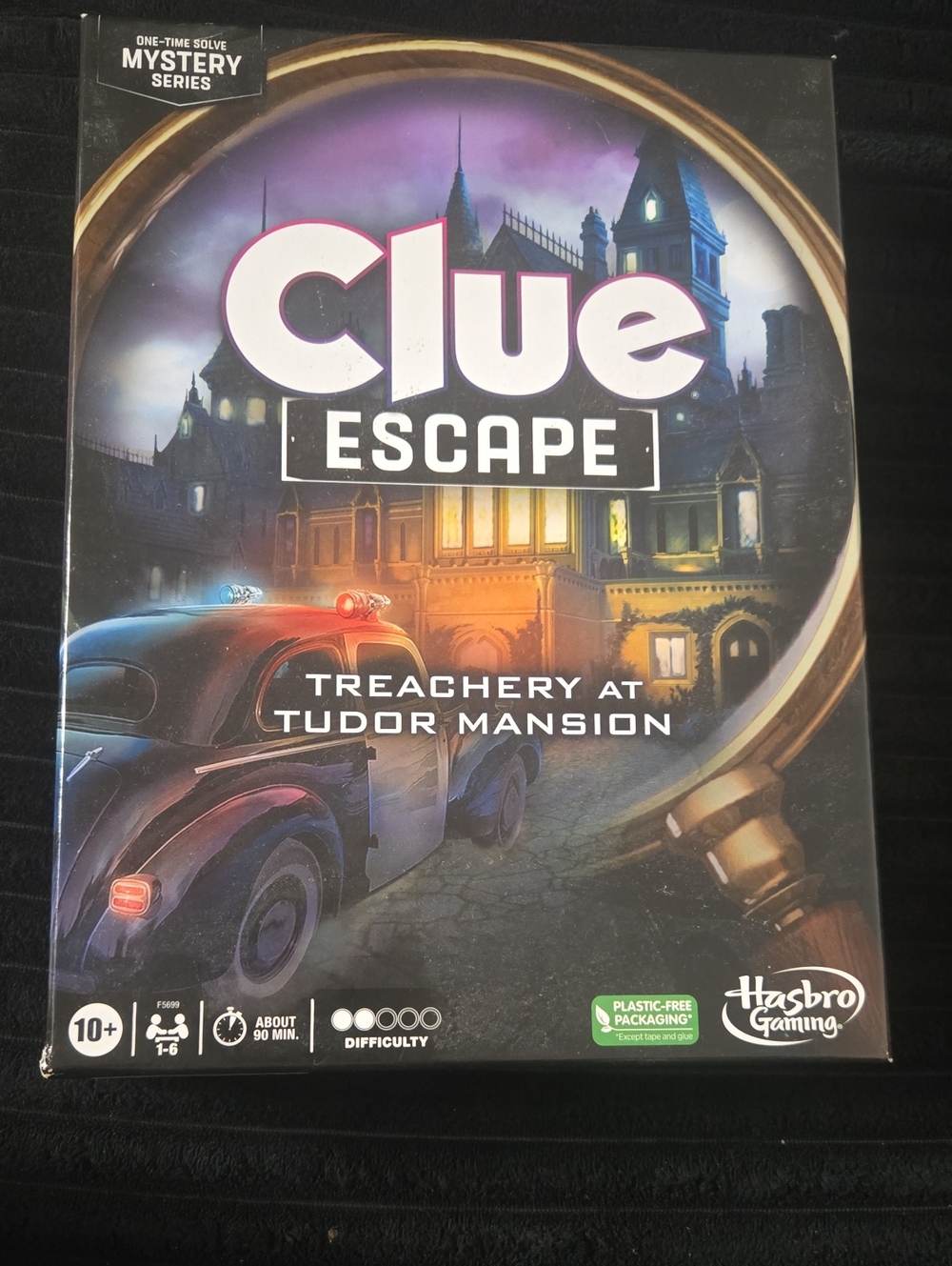 Hasbro Clue Escape: Treachery at Tudor Mansion (Purple/Black/Gold)